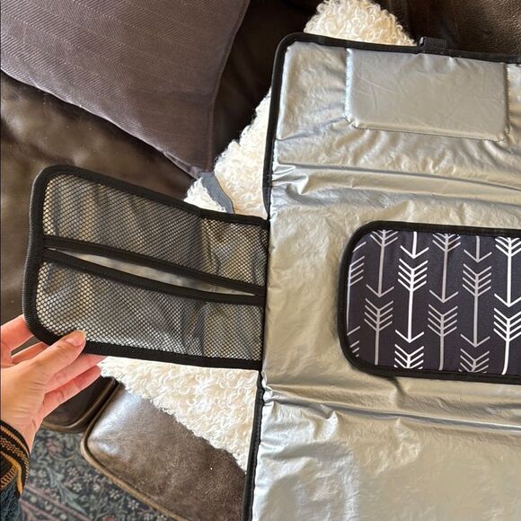 Baby changing fold up portable mat - Picture 3 of 5